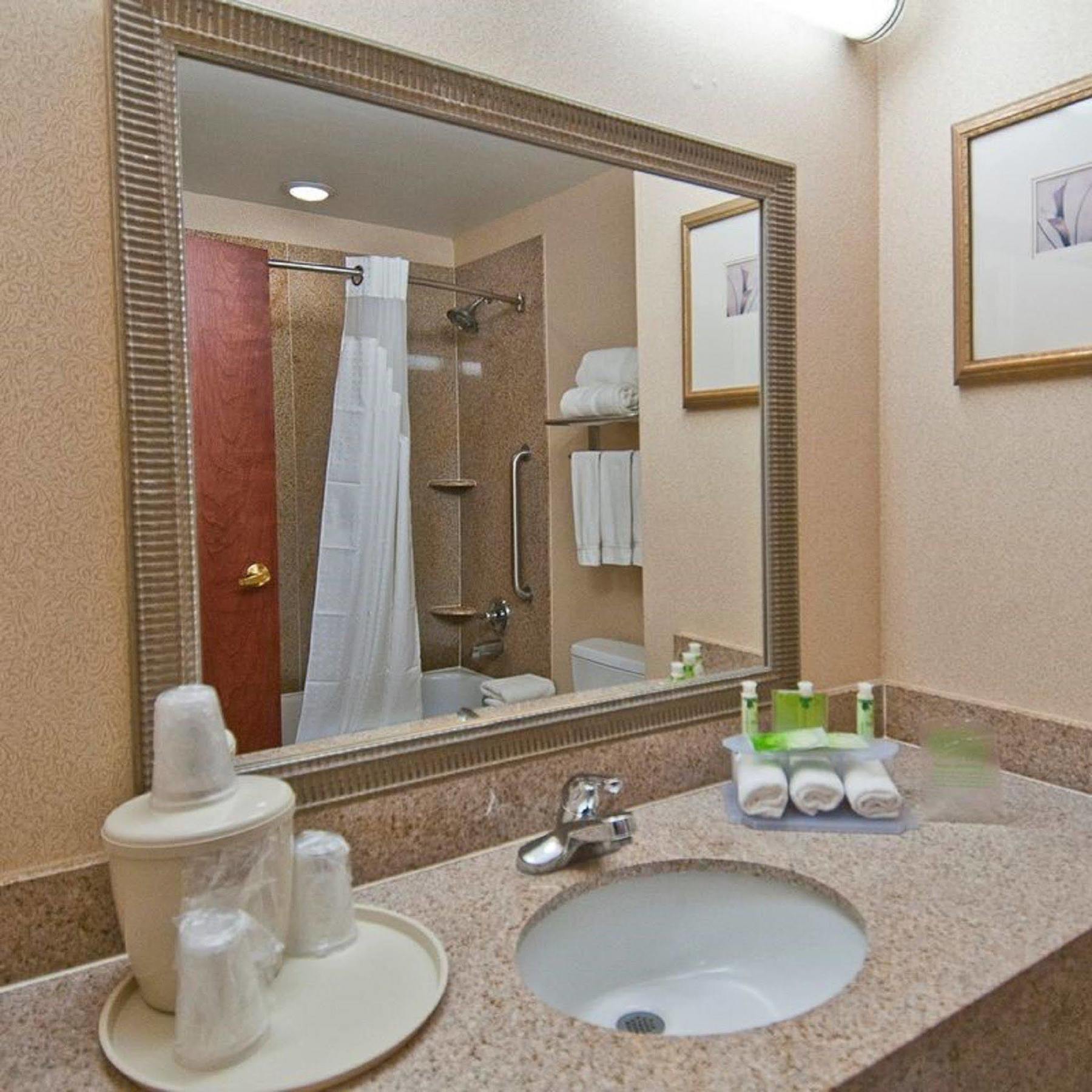 Holiday Inn Express Hotel & Suites Canton By Ihg Buitenkant foto
