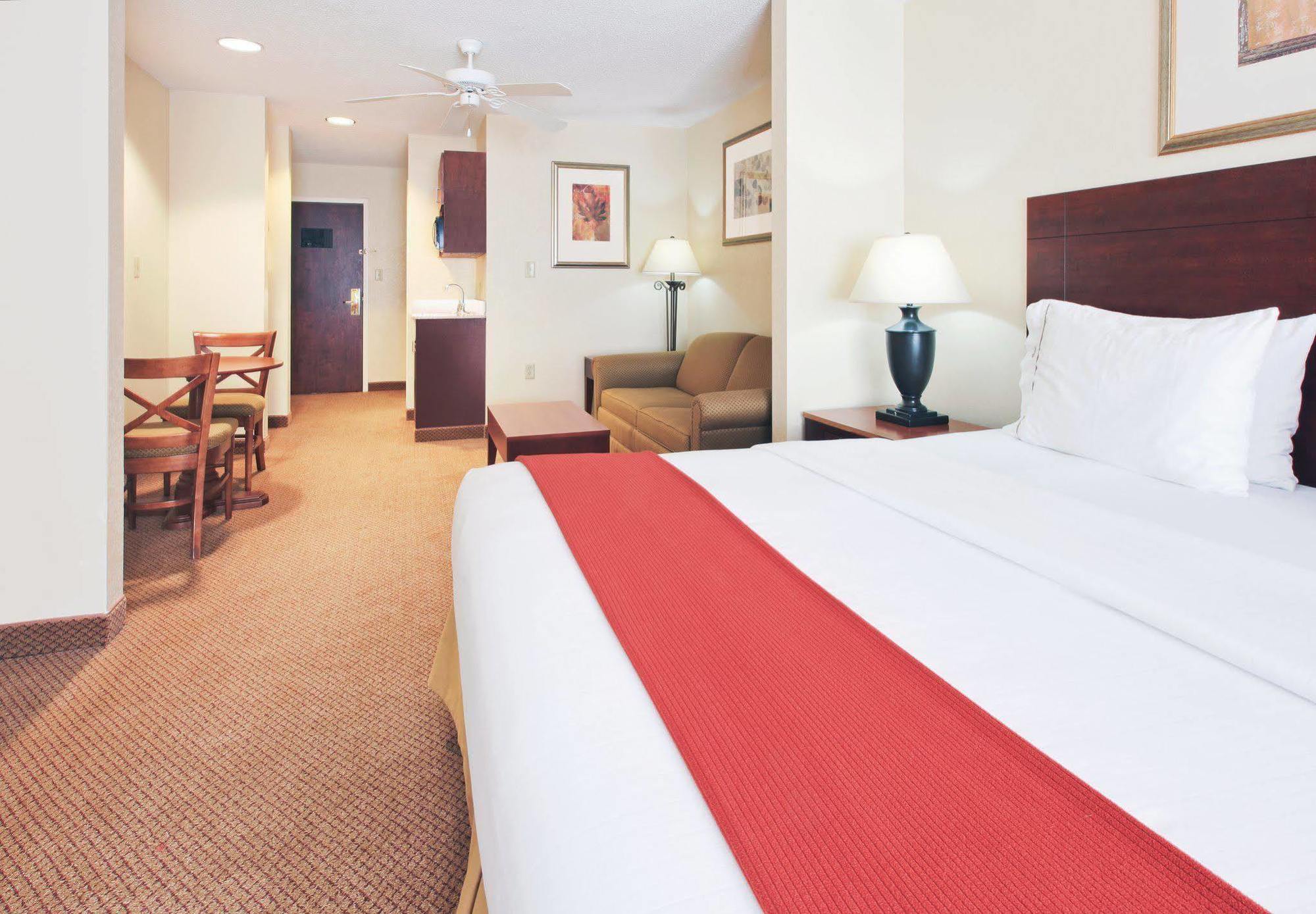 Holiday Inn Express Hotel & Suites Canton By Ihg Kamer foto